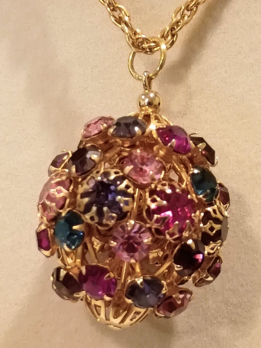 Vintage Gold Tone 24” Chain Rhinestone Crystal Ball Pendant Necklace